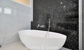 Villa tradicional renovada con vistas al mar y a la montaña en venta en Nueva Andalucía, Marbella 796088 