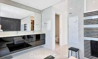 Villa tradicional renovada con vistas al mar y a la montaña en venta en Nueva Andalucía, Marbella 796089 