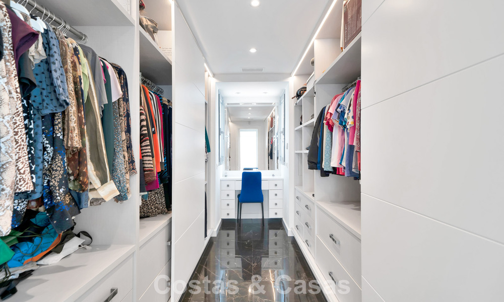 Villa tradicional renovada con vistas al mar y a la montaña en venta en Nueva Andalucía, Marbella 796090