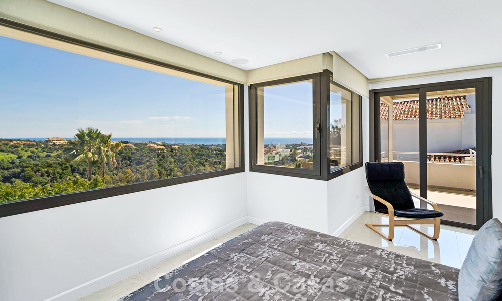 Villa tradicional renovada con vistas al mar y a la montaña en venta en Nueva Andalucía, Marbella 796092