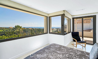 Villa tradicional renovada con vistas al mar y a la montaña en venta en Nueva Andalucía, Marbella 796092 