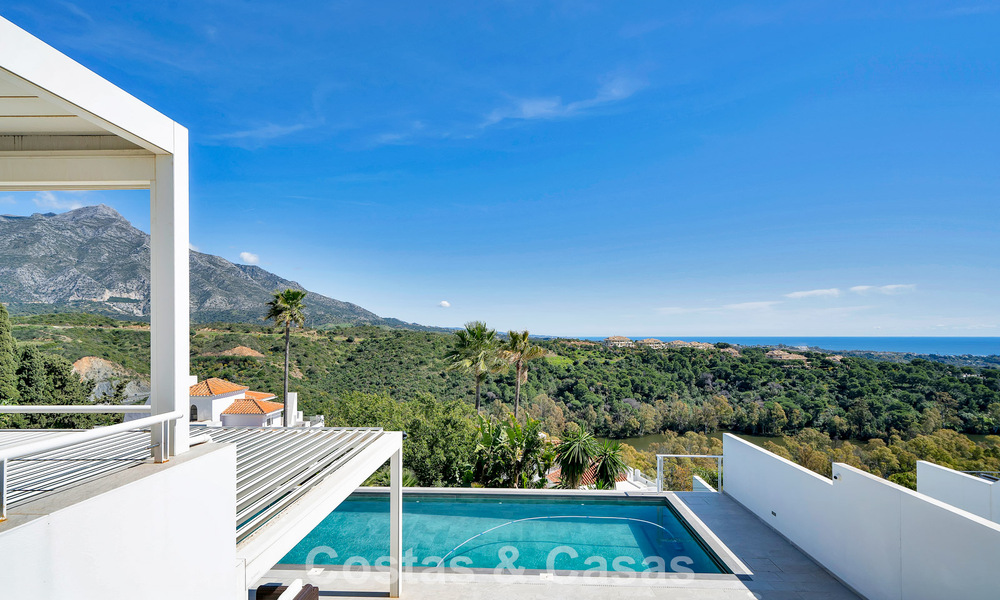 Villa tradicional renovada con vistas al mar y a la montaña en venta en Nueva Andalucía, Marbella 796097