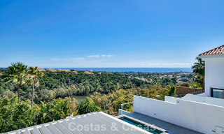 Villa tradicional renovada con vistas al mar y a la montaña en venta en Nueva Andalucía, Marbella 796098 