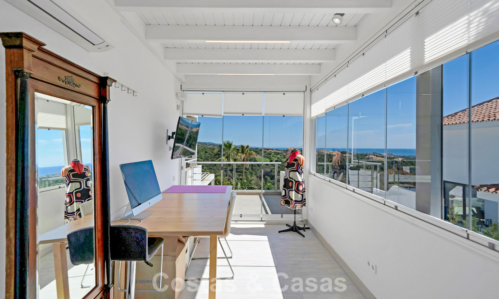 Villa tradicional renovada con vistas al mar y a la montaña en venta en Nueva Andalucía, Marbella 796101