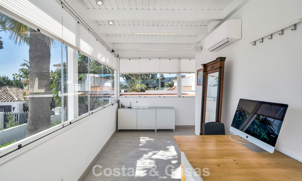 Villa tradicional renovada con vistas al mar y a la montaña en venta en Nueva Andalucía, Marbella 796102