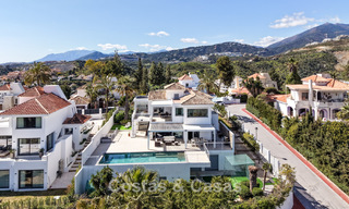 Villa tradicional renovada con vistas al mar y a la montaña en venta en Nueva Andalucía, Marbella 796104 