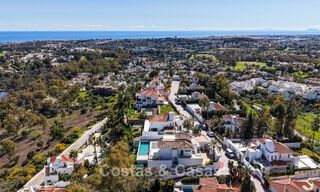 Villa tradicional renovada con vistas al mar y a la montaña en venta en Nueva Andalucía, Marbella 796106 