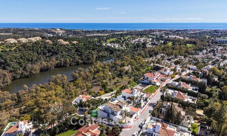 Villa tradicional renovada con vistas al mar y a la montaña en venta en Nueva Andalucía, Marbella 796107