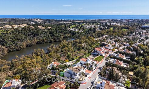 Villa tradicional renovada con vistas al mar y a la montaña en venta en Nueva Andalucía, Marbella 796107