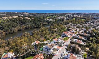 Villa tradicional renovada con vistas al mar y a la montaña en venta en Nueva Andalucía, Marbella 796107 
