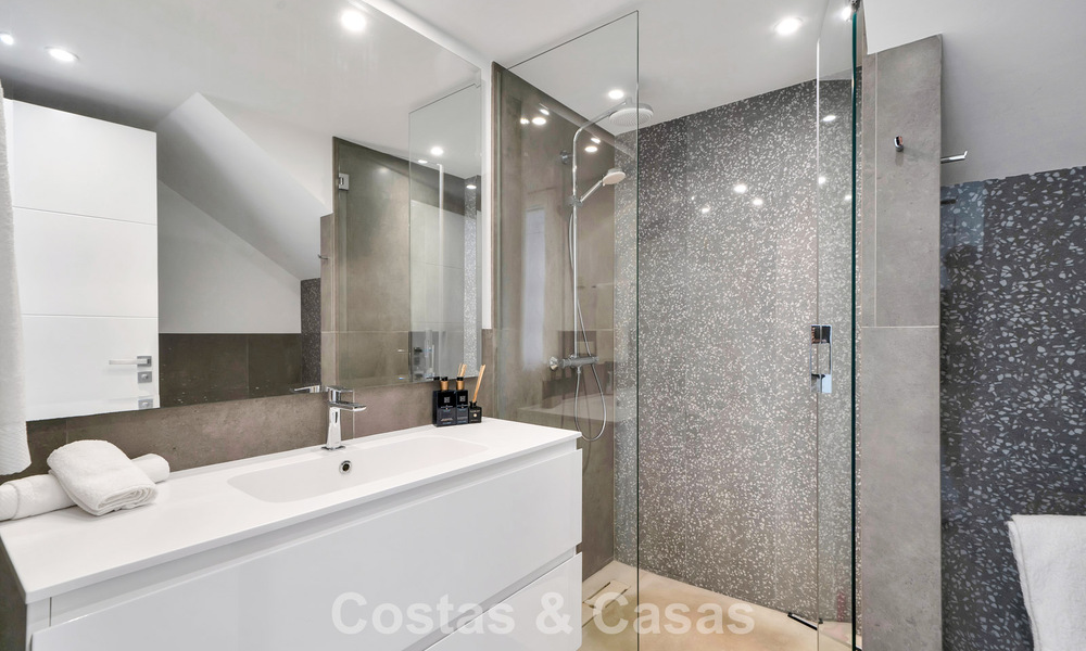 Villa tradicional renovada con vistas al mar y a la montaña en venta en Nueva Andalucía, Marbella 796115