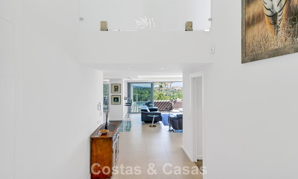 Villa tradicional renovada con vistas al mar y a la montaña en venta en Nueva Andalucía, Marbella 796118