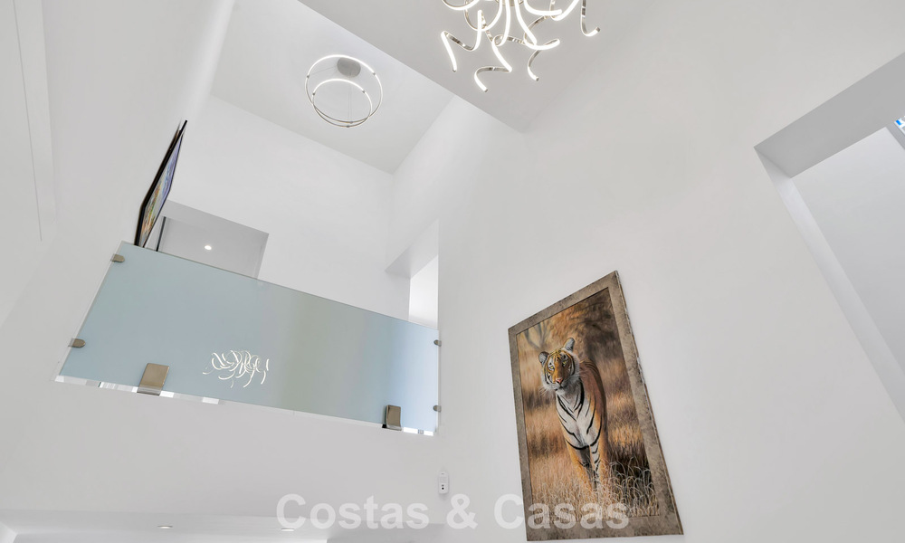 Villa tradicional renovada con vistas al mar y a la montaña en venta en Nueva Andalucía, Marbella 796119