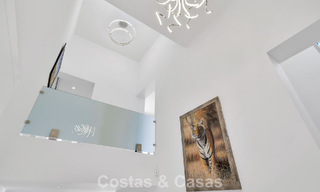 Villa tradicional renovada con vistas al mar y a la montaña en venta en Nueva Andalucía, Marbella 796119 