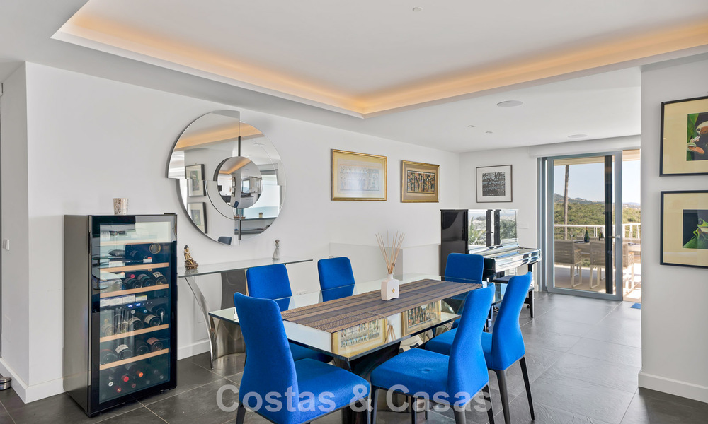 Villa tradicional renovada con vistas al mar y a la montaña en venta en Nueva Andalucía, Marbella 796120