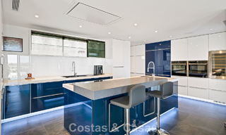 Villa tradicional renovada con vistas al mar y a la montaña en venta en Nueva Andalucía, Marbella 796122 