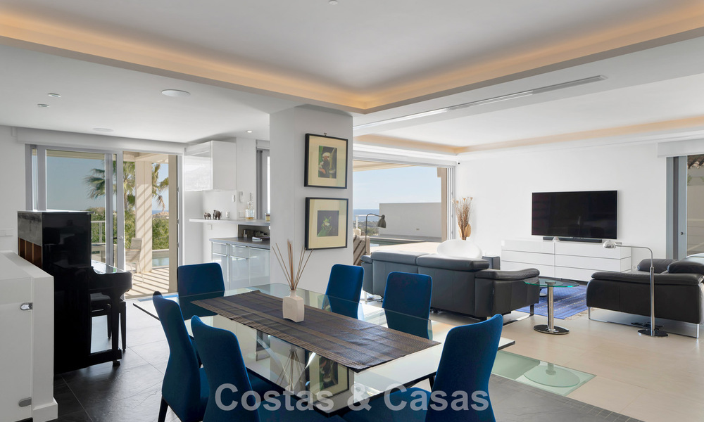 Villa tradicional renovada con vistas al mar y a la montaña en venta en Nueva Andalucía, Marbella 796124