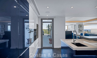 Villa tradicional renovada con vistas al mar y a la montaña en venta en Nueva Andalucía, Marbella 796127 