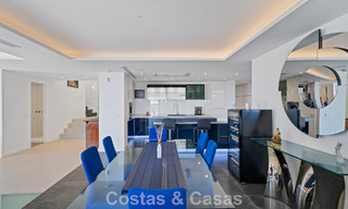 Villa tradicional renovada con vistas al mar y a la montaña en venta en Nueva Andalucía, Marbella 796130 