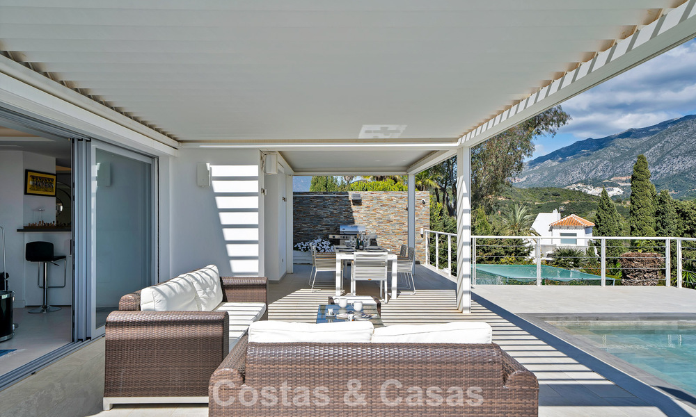 Villa tradicional renovada con vistas al mar y a la montaña en venta en Nueva Andalucía, Marbella 796140