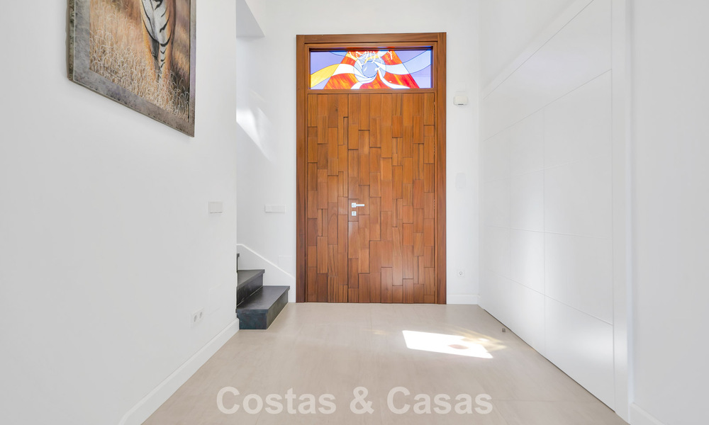 Villa tradicional renovada con vistas al mar y a la montaña en venta en Nueva Andalucía, Marbella 796147