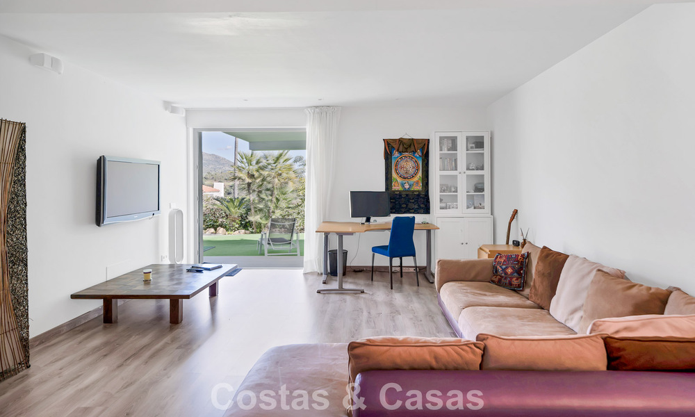 Villa tradicional renovada con vistas al mar y a la montaña en venta en Nueva Andalucía, Marbella 796149