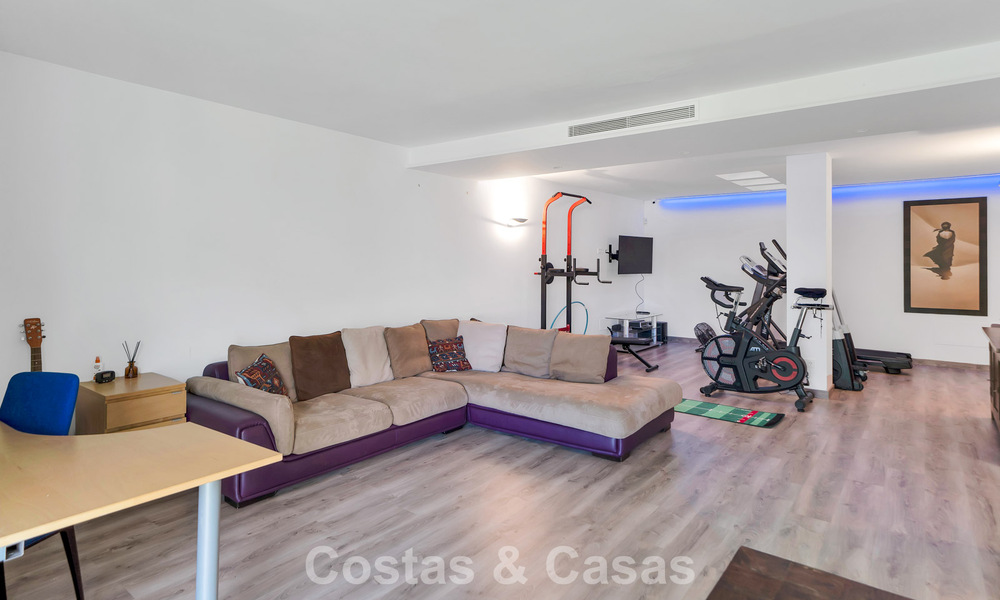 Villa tradicional renovada con vistas al mar y a la montaña en venta en Nueva Andalucía, Marbella 796150