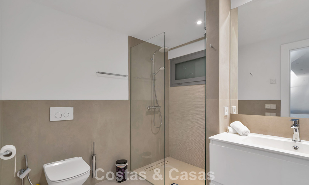 Villa tradicional renovada con vistas al mar y a la montaña en venta en Nueva Andalucía, Marbella 796155