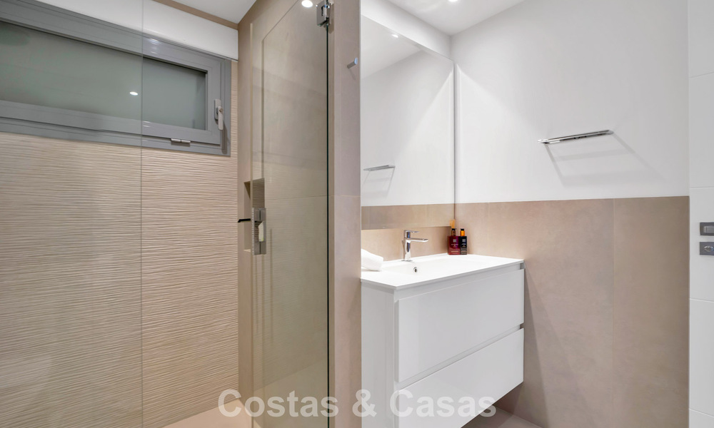 Villa tradicional renovada con vistas al mar y a la montaña en venta en Nueva Andalucía, Marbella 796156