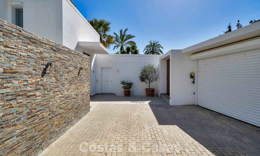 Villa tradicional renovada con vistas al mar y a la montaña en venta en Nueva Andalucía, Marbella 796159