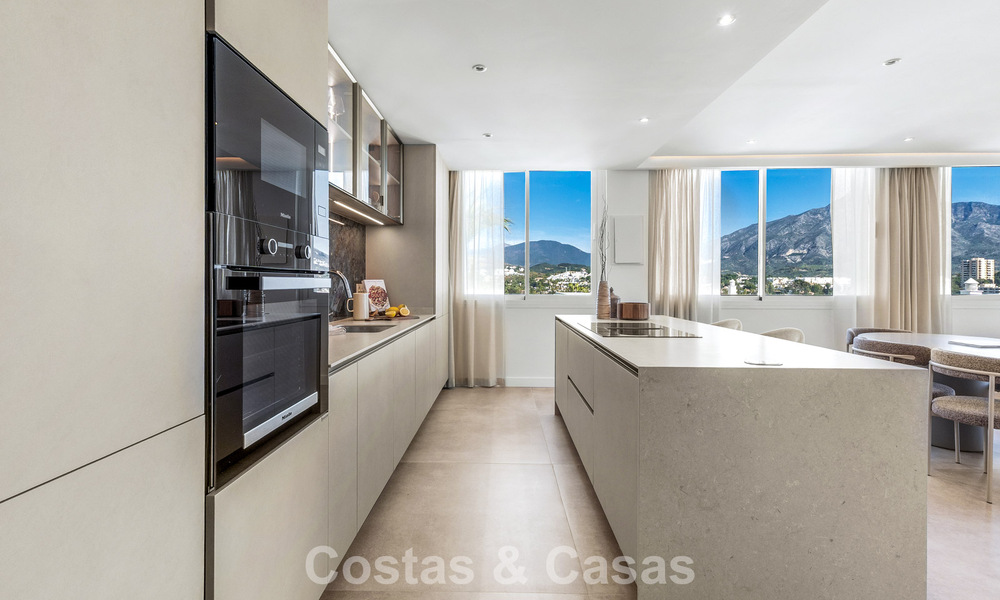 Apartamento modernamente renovado con amplia terraza en venta con vistas panorámicas en Nueva Andalucía, Marbella 796045