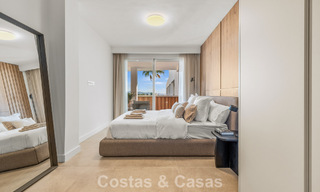 Apartamento modernamente renovado con amplia terraza en venta con vistas panorámicas en Nueva Andalucía, Marbella 796048 