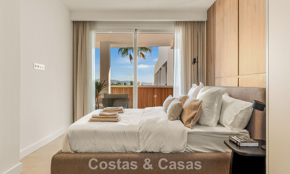 Apartamento modernamente renovado con amplia terraza en venta con vistas panorámicas en Nueva Andalucía, Marbella 796051