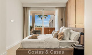 Apartamento modernamente renovado con amplia terraza en venta con vistas panorámicas en Nueva Andalucía, Marbella 796051 