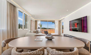Apartamento modernamente renovado con amplia terraza en venta con vistas panorámicas en Nueva Andalucía, Marbella 796064 