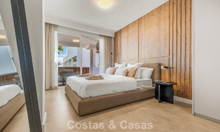 Apartamento modernamente renovado con amplia terraza en venta con vistas panorámicas en Nueva Andalucía, Marbella 796067 