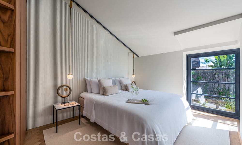 Villa arquitectónica exclusiva con vistas panorámicas al golf y al mar en venta en Nueva Andalucía, Marbella 796346