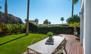 Villa arquitectónica exclusiva con vistas panorámicas al golf y al mar en venta en Nueva Andalucía, Marbella 796348 