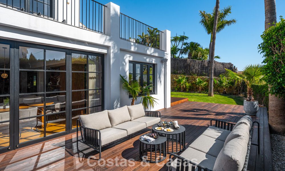 Villa arquitectónica exclusiva con vistas panorámicas al golf y al mar en venta en Nueva Andalucía, Marbella 796349