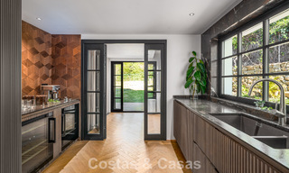 Villa arquitectónica exclusiva con vistas panorámicas al golf y al mar en venta en Nueva Andalucía, Marbella 796353 