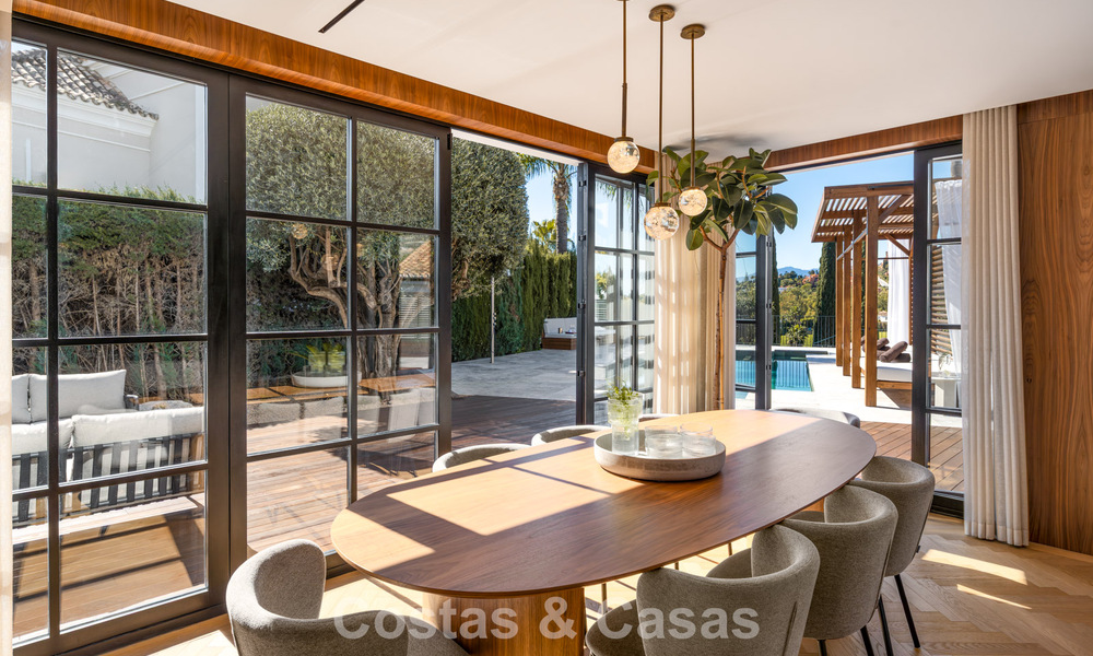 Villa arquitectónica exclusiva con vistas panorámicas al golf y al mar en venta en Nueva Andalucía, Marbella 796357