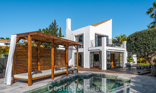 Villa arquitectónica exclusiva con vistas panorámicas al golf y al mar en venta en Nueva Andalucía, Marbella 796360 