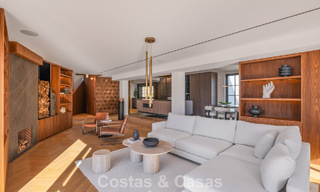 Villa arquitectónica exclusiva con vistas panorámicas al golf y al mar en venta en Nueva Andalucía, Marbella 796366 