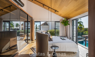 Villa arquitectónica exclusiva con vistas panorámicas al golf y al mar en venta en Nueva Andalucía, Marbella 796368 