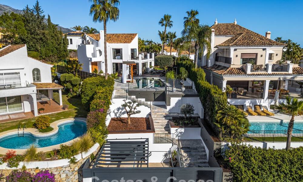Villa arquitectónica exclusiva con vistas panorámicas al golf y al mar en venta en Nueva Andalucía, Marbella 796370