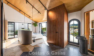 Villa arquitectónica exclusiva con vistas panorámicas al golf y al mar en venta en Nueva Andalucía, Marbella 796371 