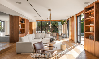 Villa arquitectónica exclusiva con vistas panorámicas al golf y al mar en venta en Nueva Andalucía, Marbella 796373 