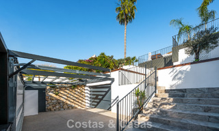 Villa arquitectónica exclusiva con vistas panorámicas al golf y al mar en venta en Nueva Andalucía, Marbella 796374 