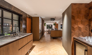 Villa arquitectónica exclusiva con vistas panorámicas al golf y al mar en venta en Nueva Andalucía, Marbella 796381 