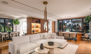 Villa arquitectónica exclusiva con vistas panorámicas al golf y al mar en venta en Nueva Andalucía, Marbella 796383 